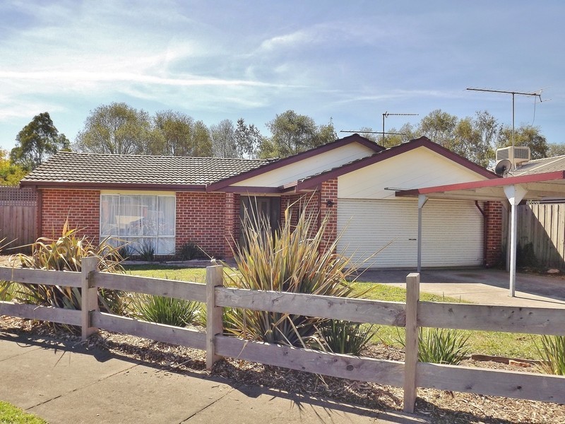 8 Fern Close, Newborough VIC 3825