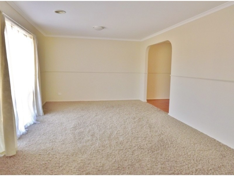 8 Fern Close, Newborough VIC 3825