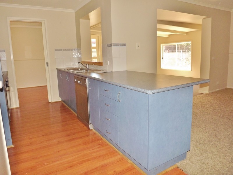 8 Fern Close, Newborough VIC 3825