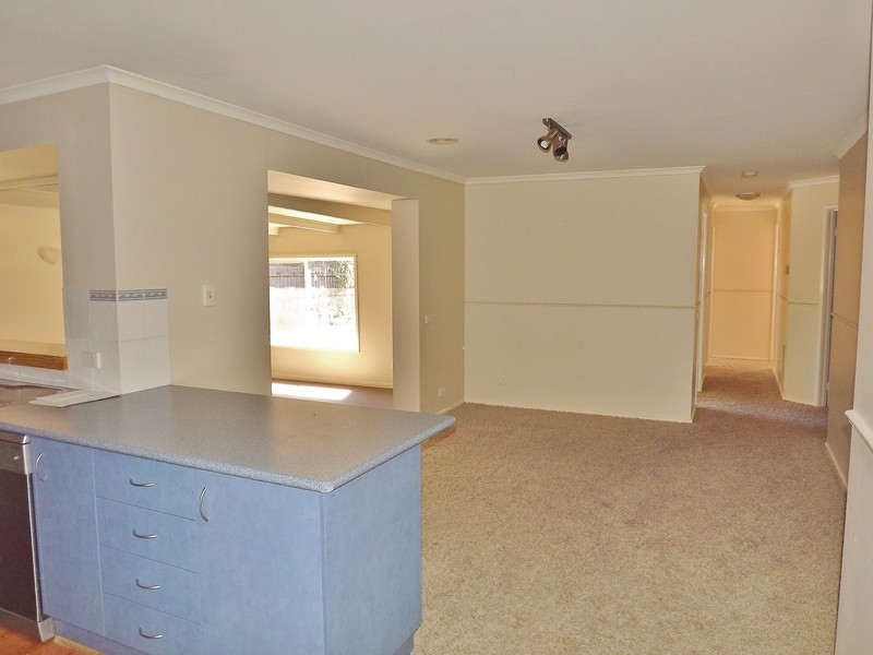 8 Fern Close, Newborough VIC 3825