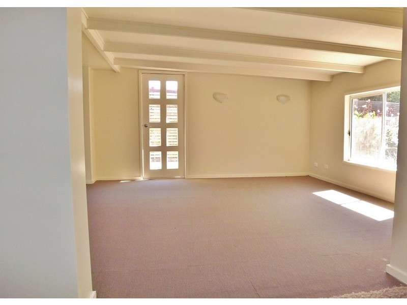 8 Fern Close, Newborough VIC 3825