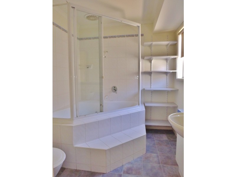 8 Fern Close, Newborough VIC 3825