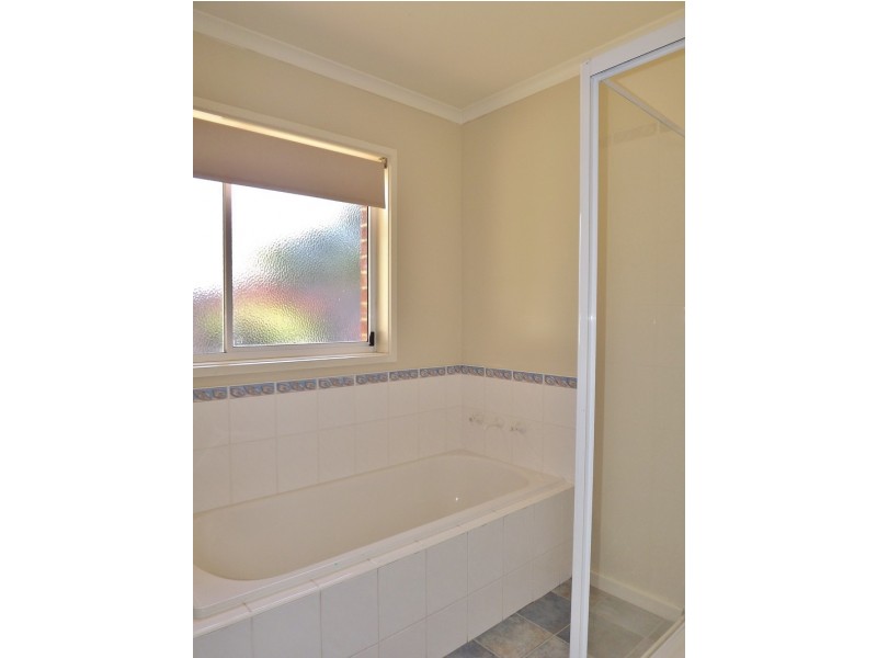 8 Fern Close, Newborough VIC 3825