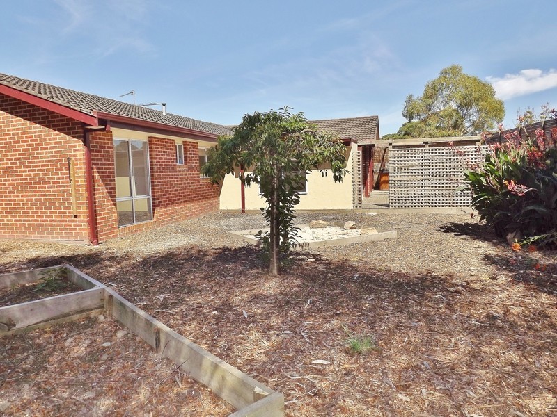 8 Fern Close, Newborough VIC 3825