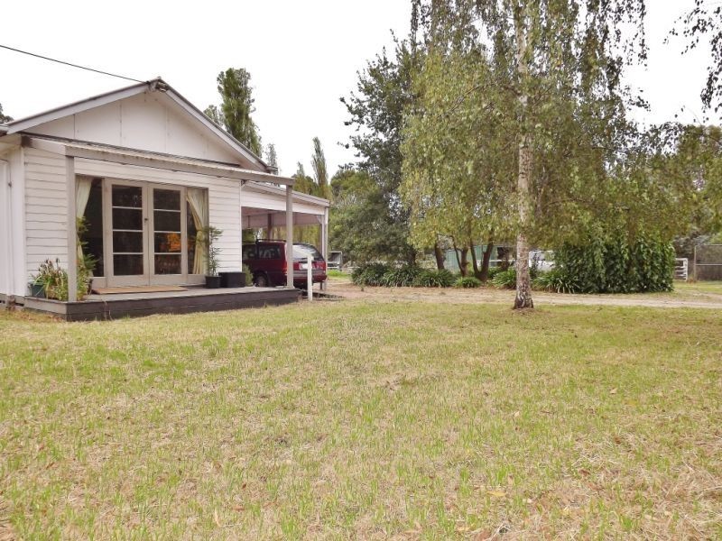 24 Thompsons Road, Newborough VIC 3825
