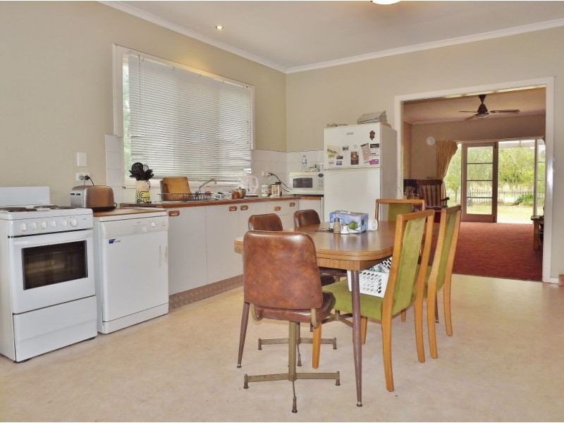 24 Thompsons Road, Newborough VIC 3825