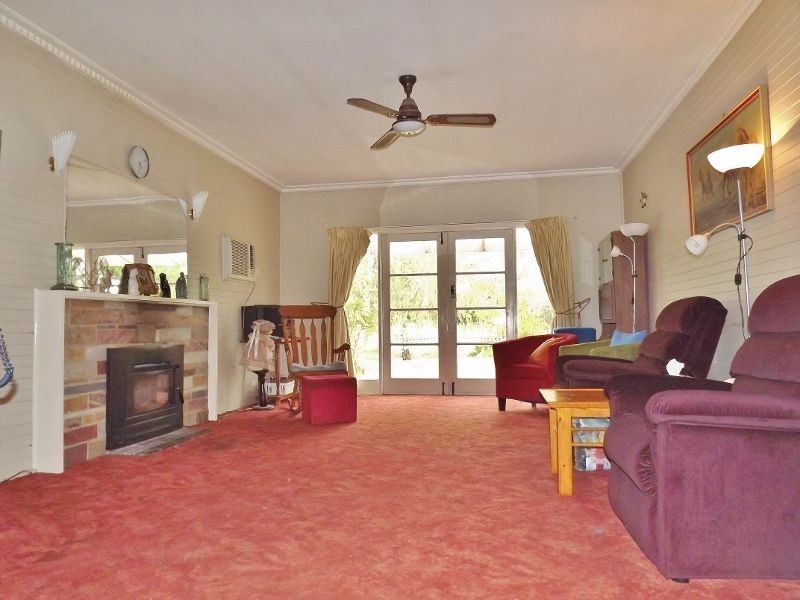 24 Thompsons Road, Newborough VIC 3825