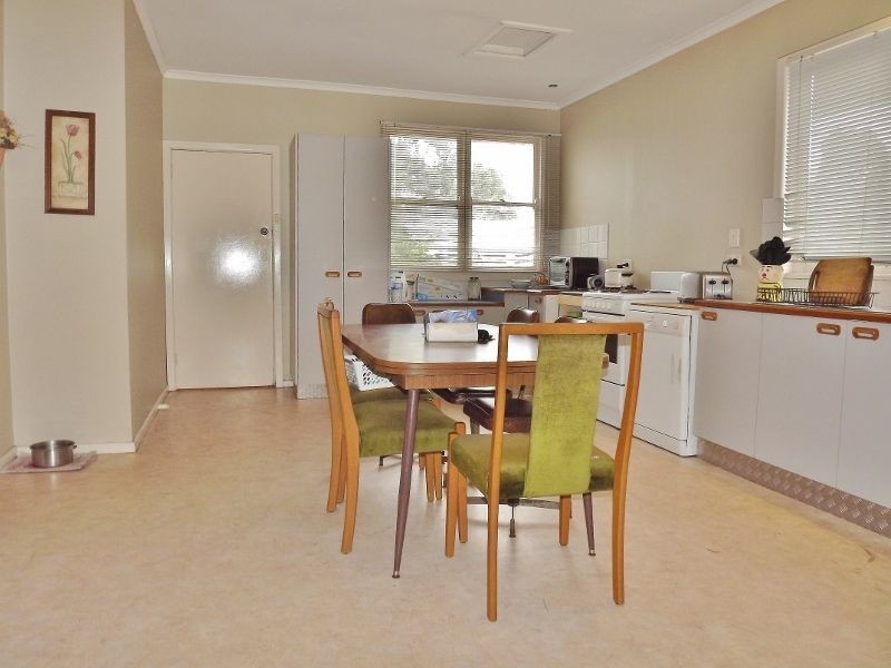 24 Thompsons Road, Newborough VIC 3825