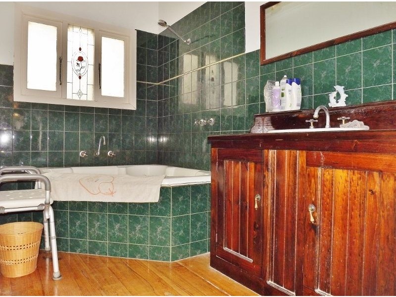 24 Thompsons Road, Newborough VIC 3825