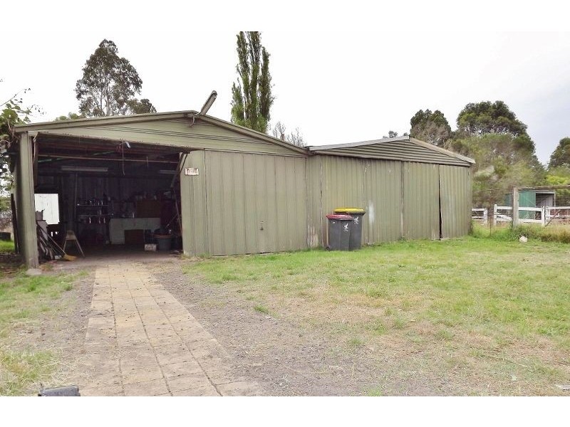 24 Thompsons Road, Newborough VIC 3825
