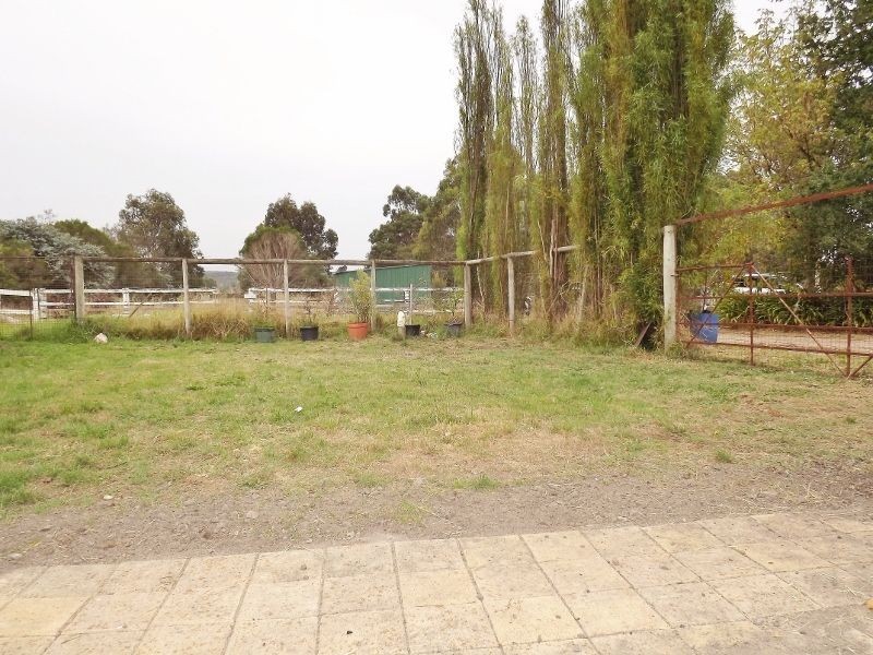 24 Thompsons Road, Newborough VIC 3825