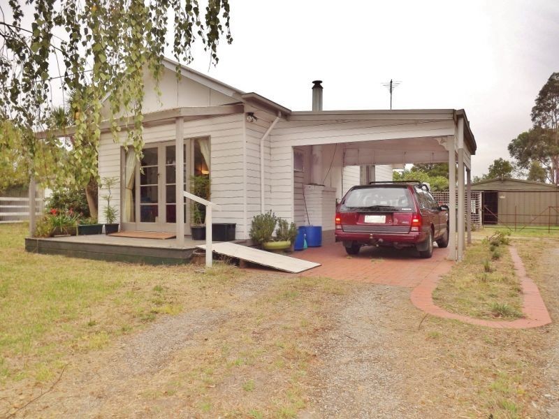 24 Thompsons Road, Newborough VIC 3825
