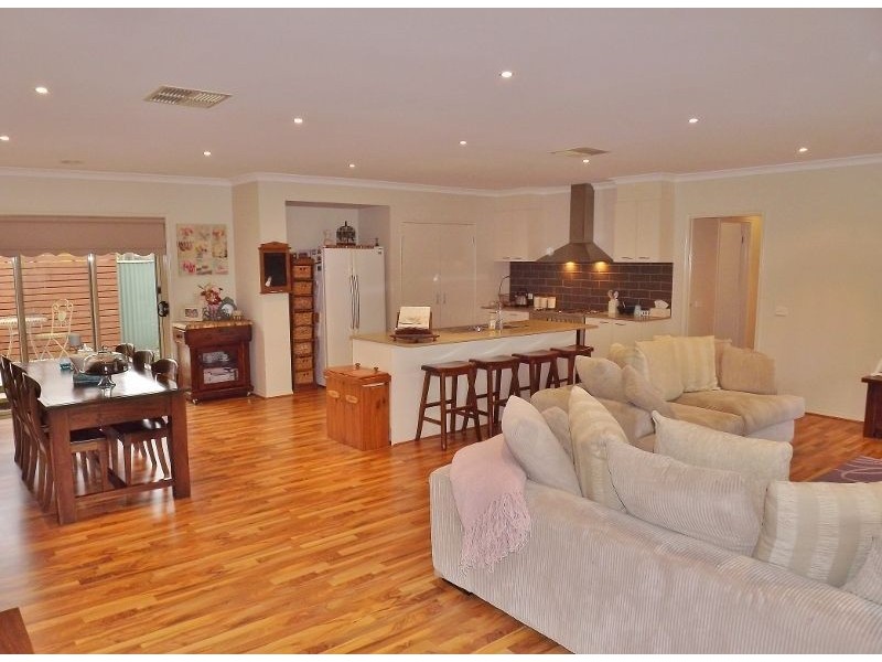 51 Sweetwater Place, Moe VIC 3825