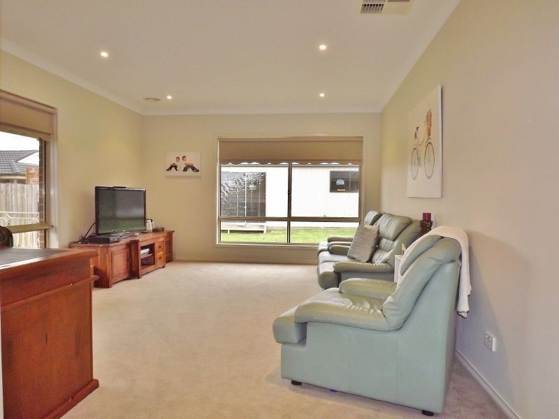 51 Sweetwater Place, Moe VIC 3825