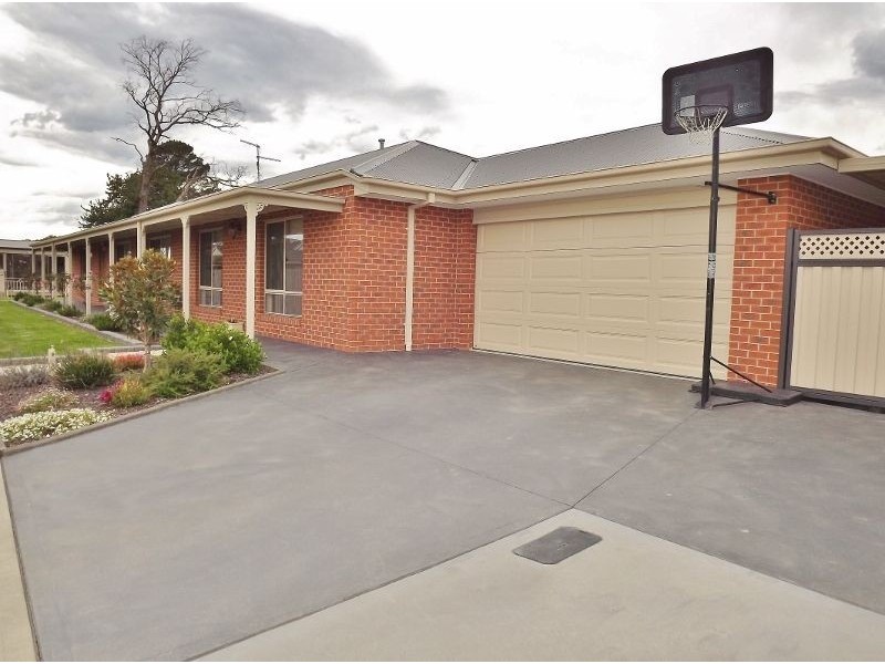 51 Sweetwater Place, Moe VIC 3825