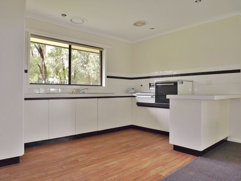 25 Outlook Way, Hernes Oak VIC 3825