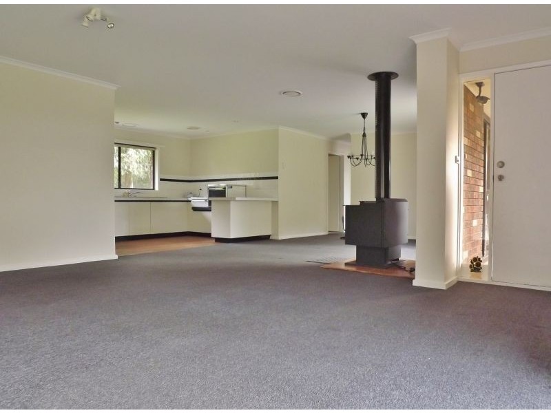 25 Outlook Way, Hernes Oak VIC 3825