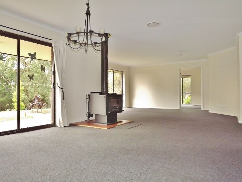 25 Outlook Way, Hernes Oak VIC 3825