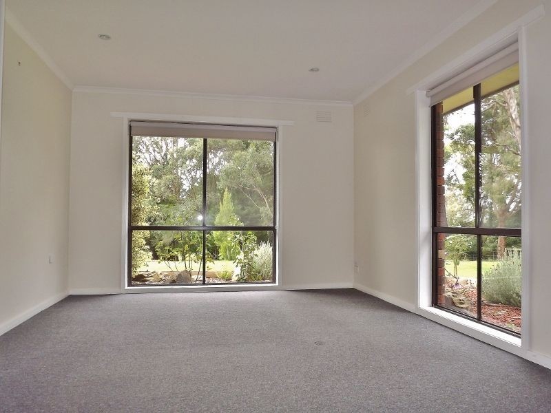 25 Outlook Way, Hernes Oak VIC 3825
