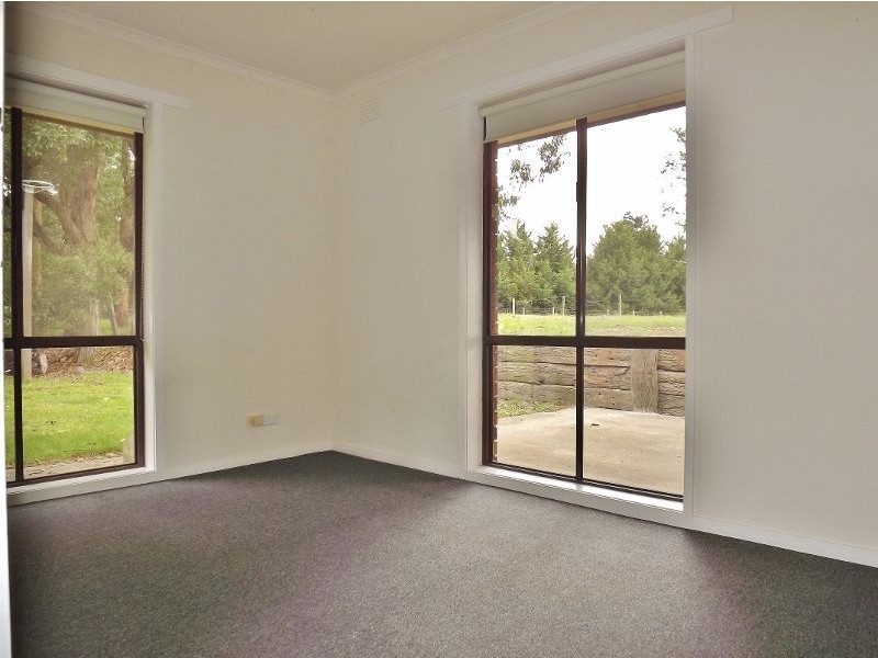 25 Outlook Way, Hernes Oak VIC 3825