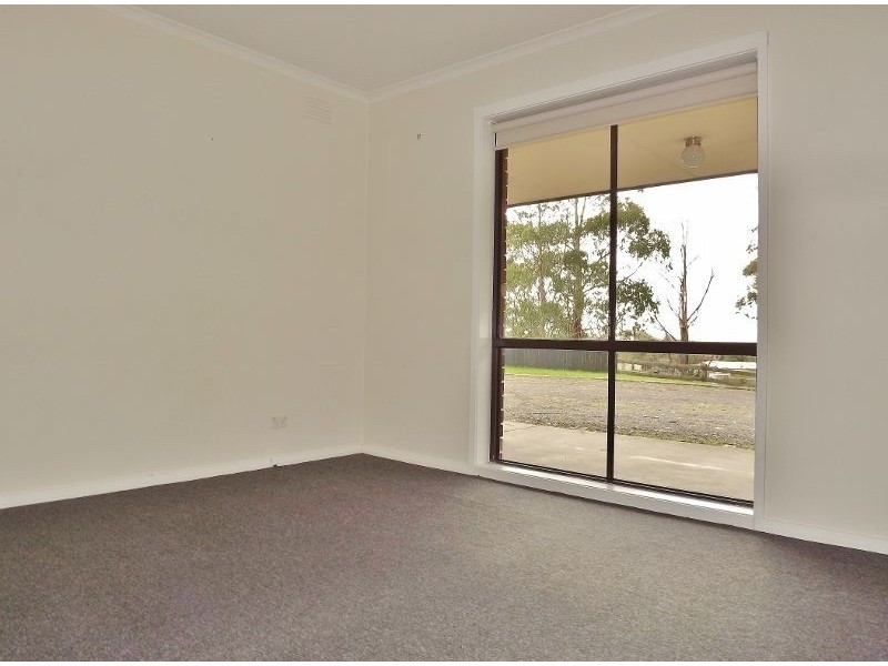 25 Outlook Way, Hernes Oak VIC 3825