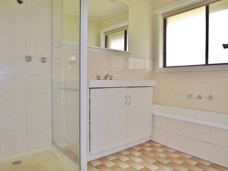 25 Outlook Way, Hernes Oak VIC 3825