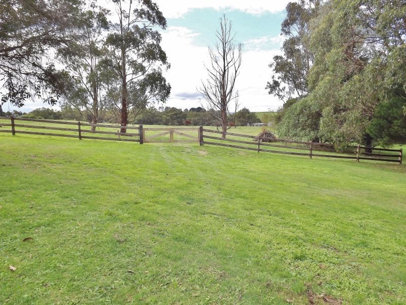 25 Outlook Way, Hernes Oak VIC 3825