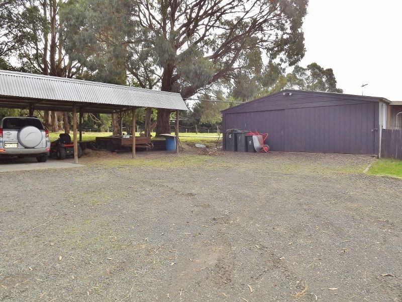 25 Outlook Way, Hernes Oak VIC 3825