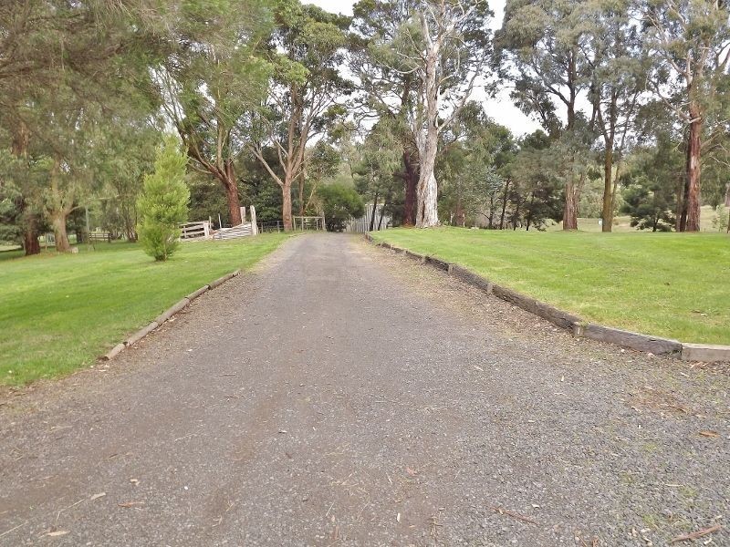 25 Outlook Way, Hernes Oak VIC 3825