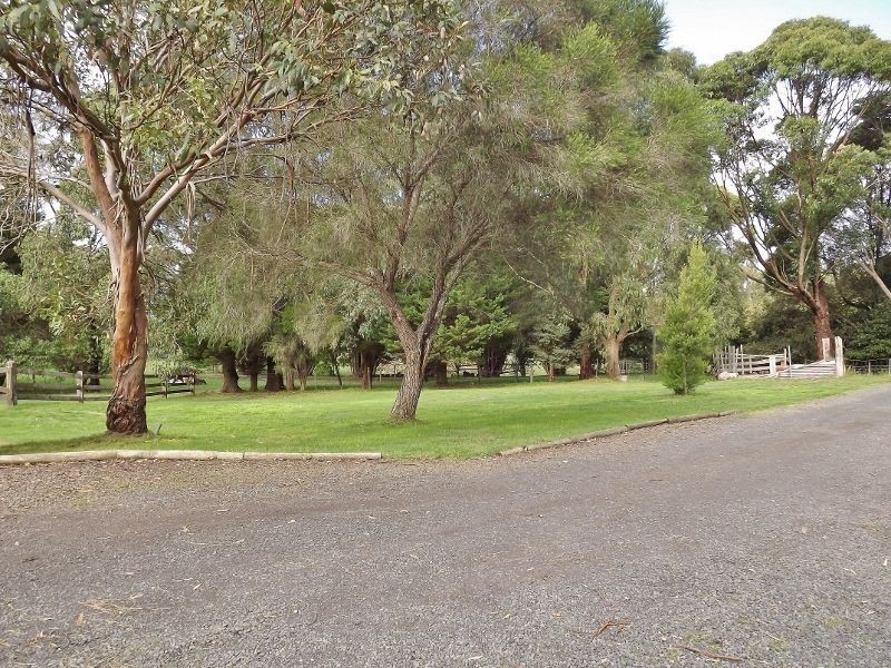 25 Outlook Way, Hernes Oak VIC 3825