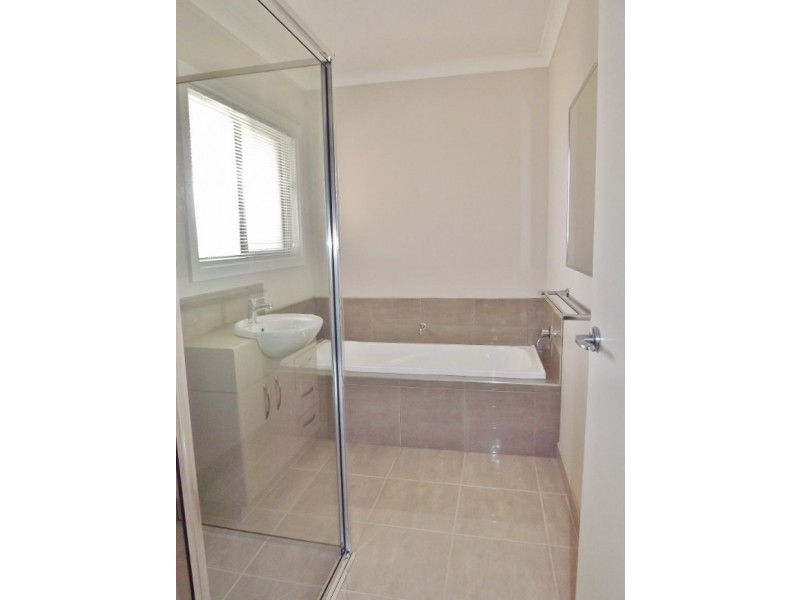 4/23 Central Avenue, Newborough VIC 3825