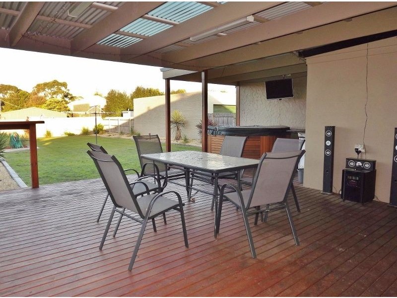 14 Harvey Street, Newborough VIC 3825