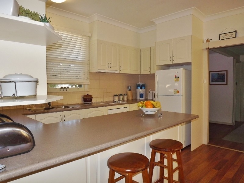 10 Alexander Avenue, Moe VIC 3825