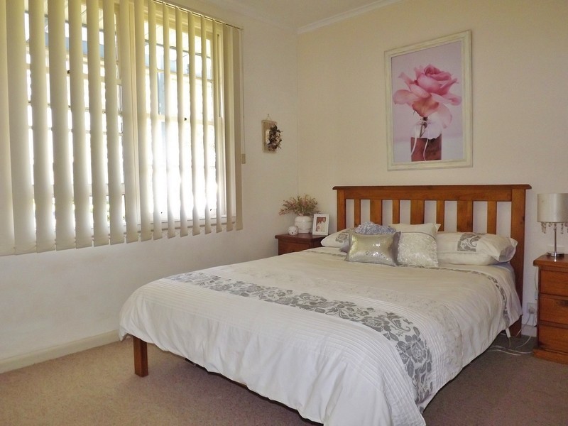 10 Alexander Avenue, Moe VIC 3825