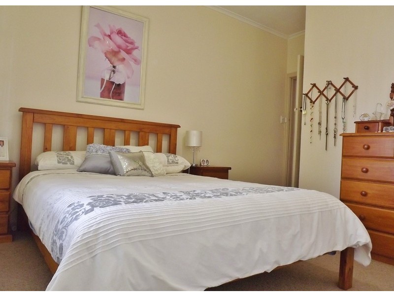 10 Alexander Avenue, Moe VIC 3825
