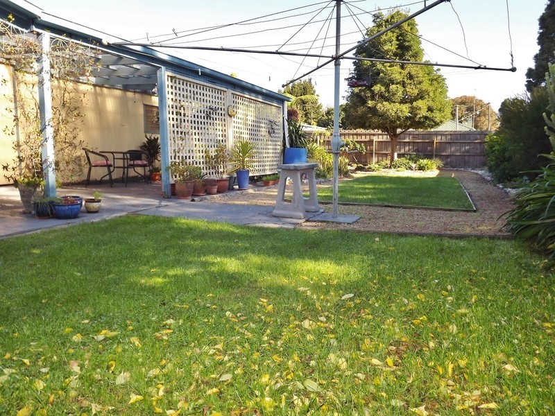 10 Alexander Avenue, Moe VIC 3825