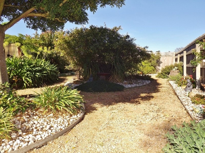 10 Alexander Avenue, Moe VIC 3825
