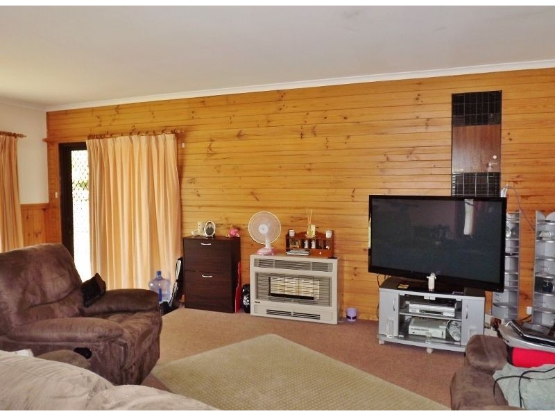 27 Thoresby Street, Newborough VIC 3825