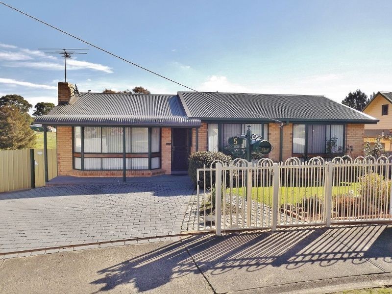 5 Chamberlain Road, Newborough VIC 3825