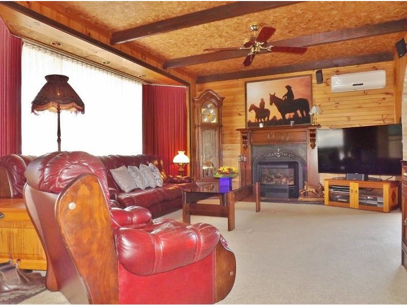 5 Chamberlain Road, Newborough VIC 3825