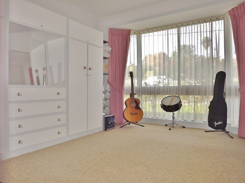 5 Chamberlain Road, Newborough VIC 3825