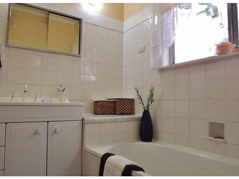 18 Vale Street, Moe VIC 3825