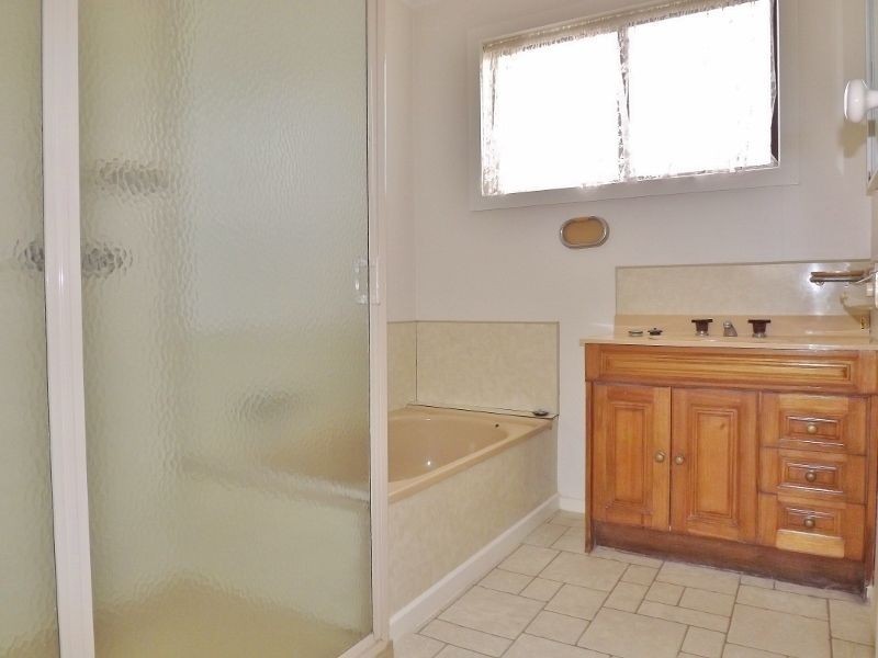 12 Scott Avenue, Moe VIC 3825