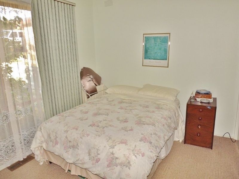 5 Smallburn Avenue, Newborough VIC 3825