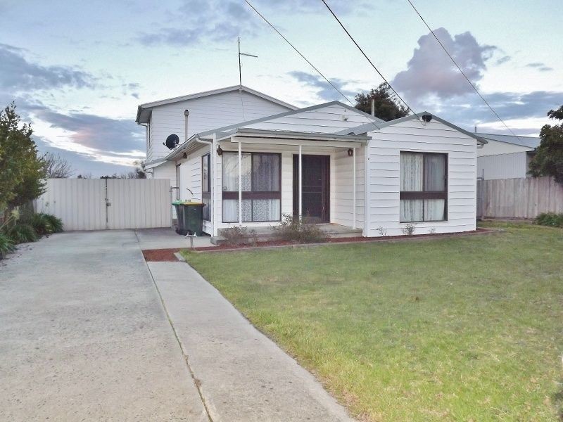 6 Malnham Crescent, Newborough VIC 3825