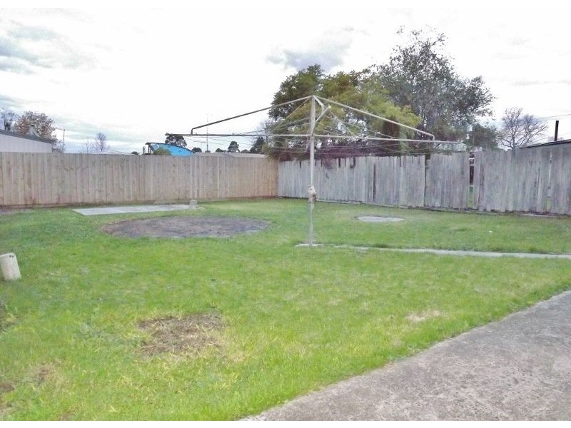 6 Malnham Crescent, Newborough VIC 3825