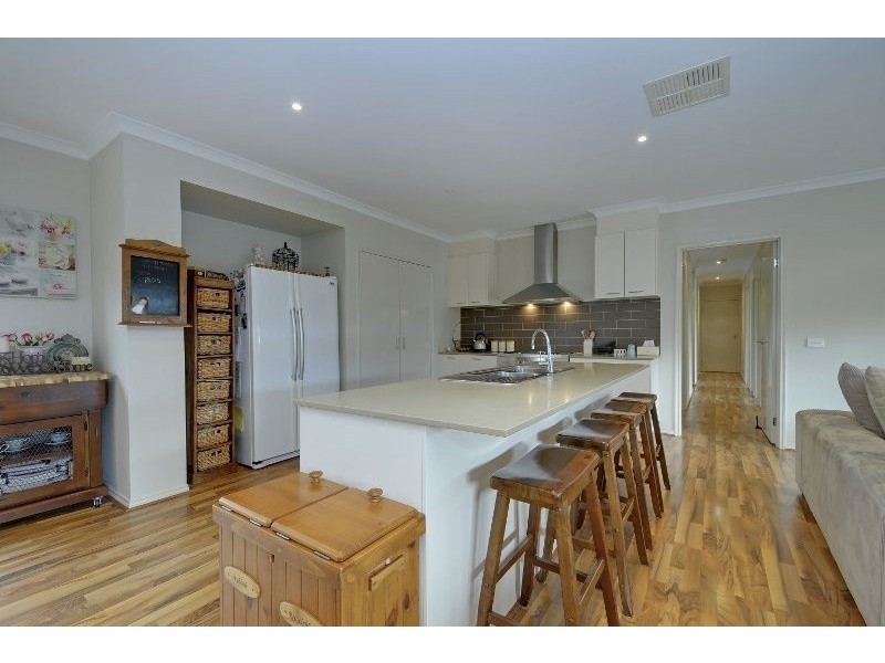 51 Sweetwater Place, Moe VIC 3825