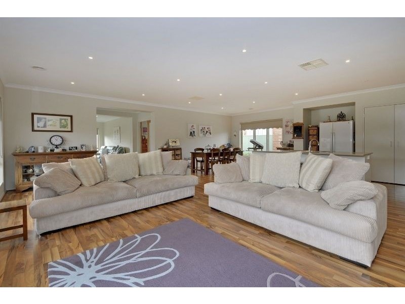 51 Sweetwater Place, Moe VIC 3825