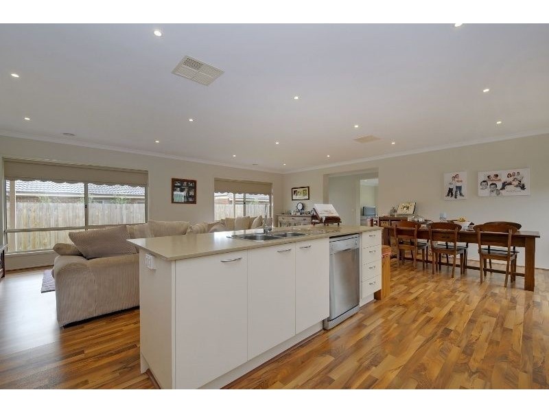 51 Sweetwater Place, Moe VIC 3825