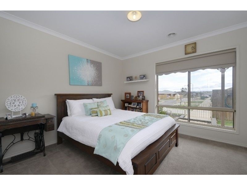 51 Sweetwater Place, Moe VIC 3825